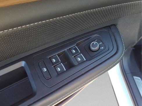 Used 2024 Volkswagen Atlas SE image 19