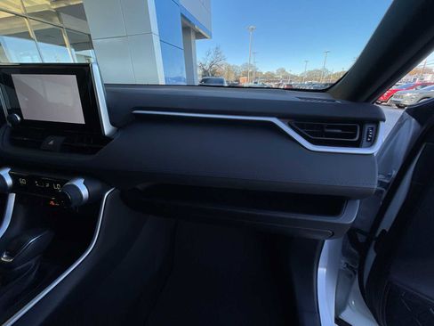 Used 2024 Toyota RAV4 SE image 28