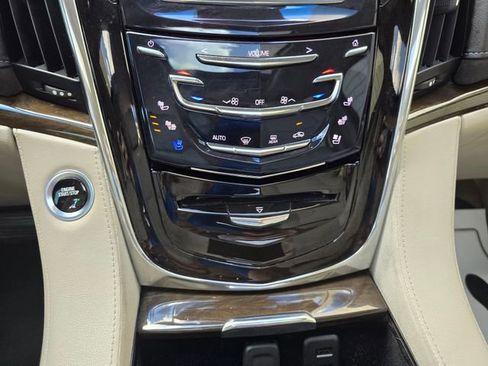 Used 2018 Cadillac Escalade ESV Premium Luxury AWD/4WD image 31