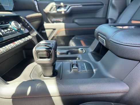 Used 2022 GMC Sierra 1500 AT4 w/ AT4 Preferred Package AWD/4WD image 18