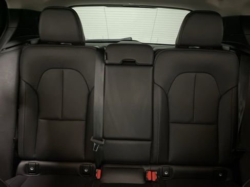 Used 2025 Volvo XC40 B5 Plus image 75