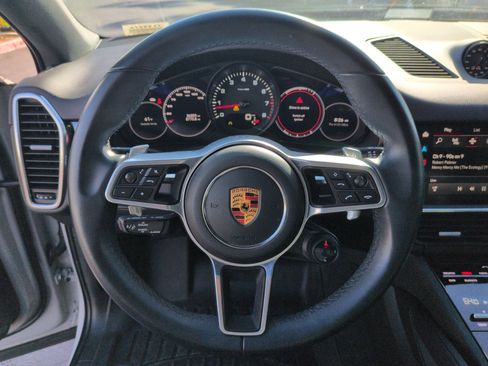 Used 2022 Porsche Cayenne Coupe image 17