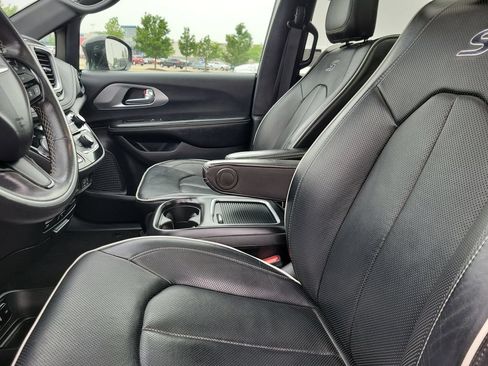 Used 2020 Chrysler Pacifica Limited w/ Advanced Safetytec Group FWD image 23