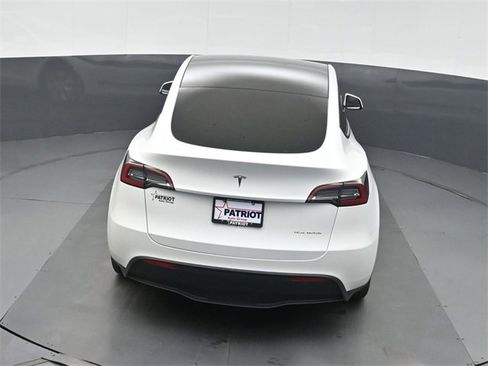 Used 2023 Tesla Model Y Long Range image 30