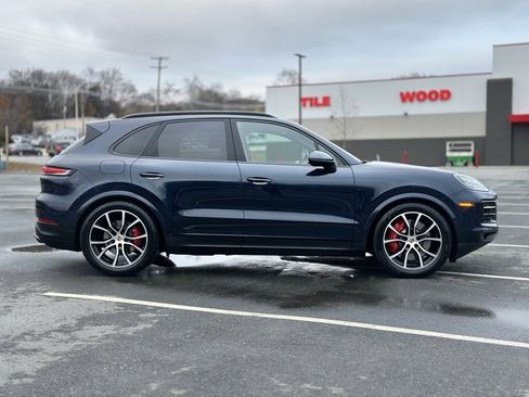 Used 2024 Porsche Cayenne S image 8