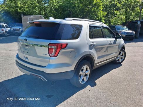 Used 2017 Ford Explorer XLT w/ Equipment Group 202A AWD/4WD image 3