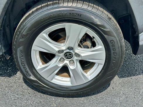 Used 2021 Toyota RAV4 XLE AWD/4WD image 8