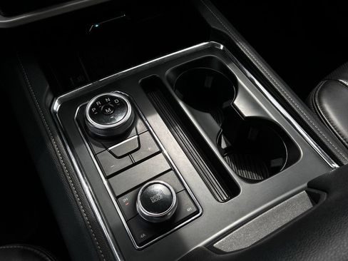 Used 2024 Ford Expedition Max XLT image 24