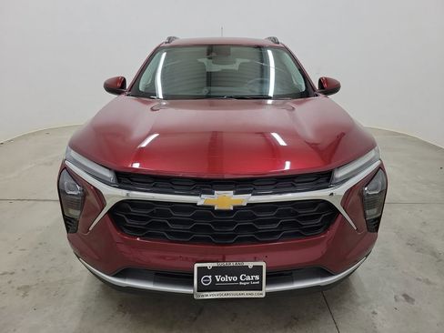 Used 2025 Chevrolet Trax LT image 2