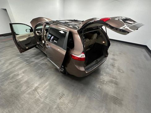 Used 2018 Toyota Sienna XLE w/ XLE Navigation Package image 49