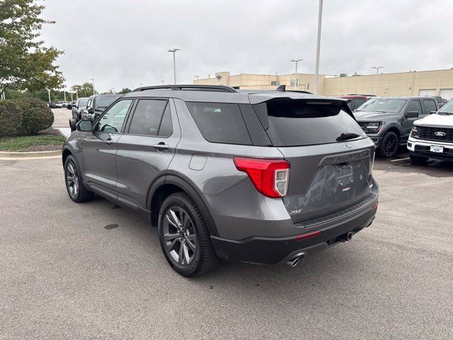 Used 2021 Ford Explorer XLT w/ Equipment Group 202A AWD/4WD image 4