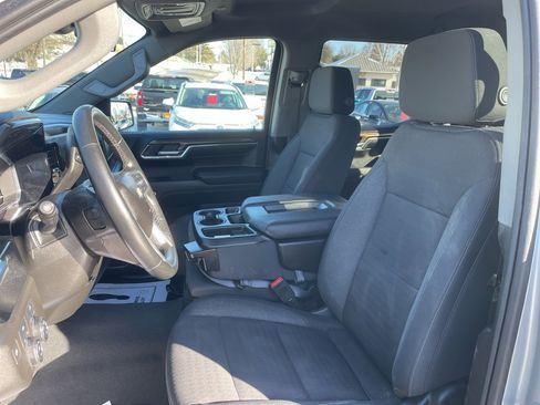 Used 2024 Chevrolet Silverado 1500 LT image 3