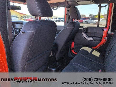 Used 2015 Jeep Wrangler Unlimited Rubicon w/ Dual Top Group AWD/4WD image 22