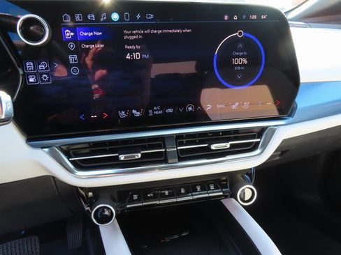 Used 2025 Chevrolet Equinox EV LT w/ Convenience Package II image 29