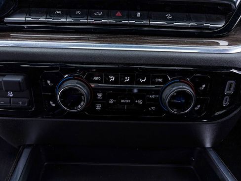 Used 2024 Chevrolet Silverado 1500 LT Trail Boss w/ Convenience Package II AWD/4WD image 27
