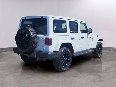 Used 2023 Jeep Wrangler Unlimited Sahara w/ Cold Weather Group AWD/4WD image 4