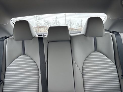 Used 2023 Toyota Camry SE image 19