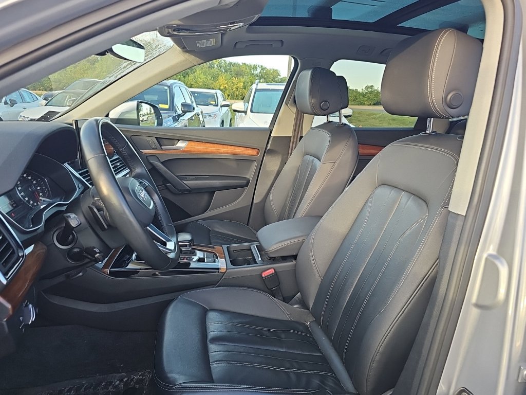 Certified 2022 Audi Q5 2.0T Premium w/ Convenience Package AWD/4WD image 3