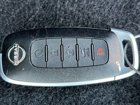 Used 2025 Nissan Pathfinder SV FWD image 28