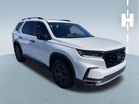 Used 2023 Honda Pilot TrailSport image 1