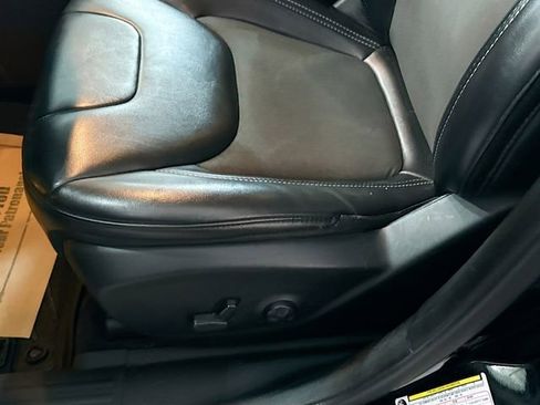 Used 2019 Jeep Cherokee Latitude Plus AWD/4WD image 19