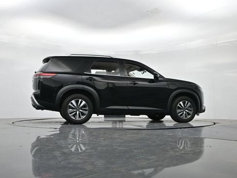 Used 2025 Nissan Pathfinder SL FWD image 35