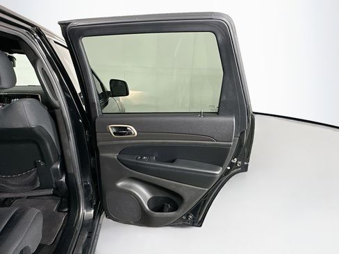 Used 2017 Jeep Grand Cherokee Laredo image 27