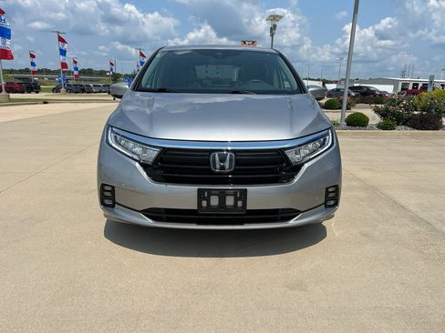 Used 2023 Honda Odyssey Elite image 2