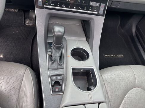 Used 2019 Toyota Avalon Limited w/ Advanced Safety Package FWD image 18