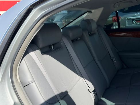 Used 2005 Toyota Avalon Limited FWD image 24