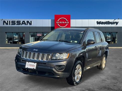 Used 2017 Jeep Compass Latitude image 4