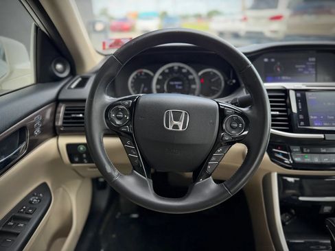 Used 2017 Honda Accord EX-L image 11