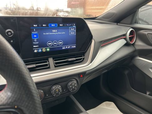 Used 2024 Chevrolet Trax RS image 10