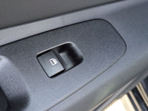 Used 2024 Hyundai Elantra Limited image 29