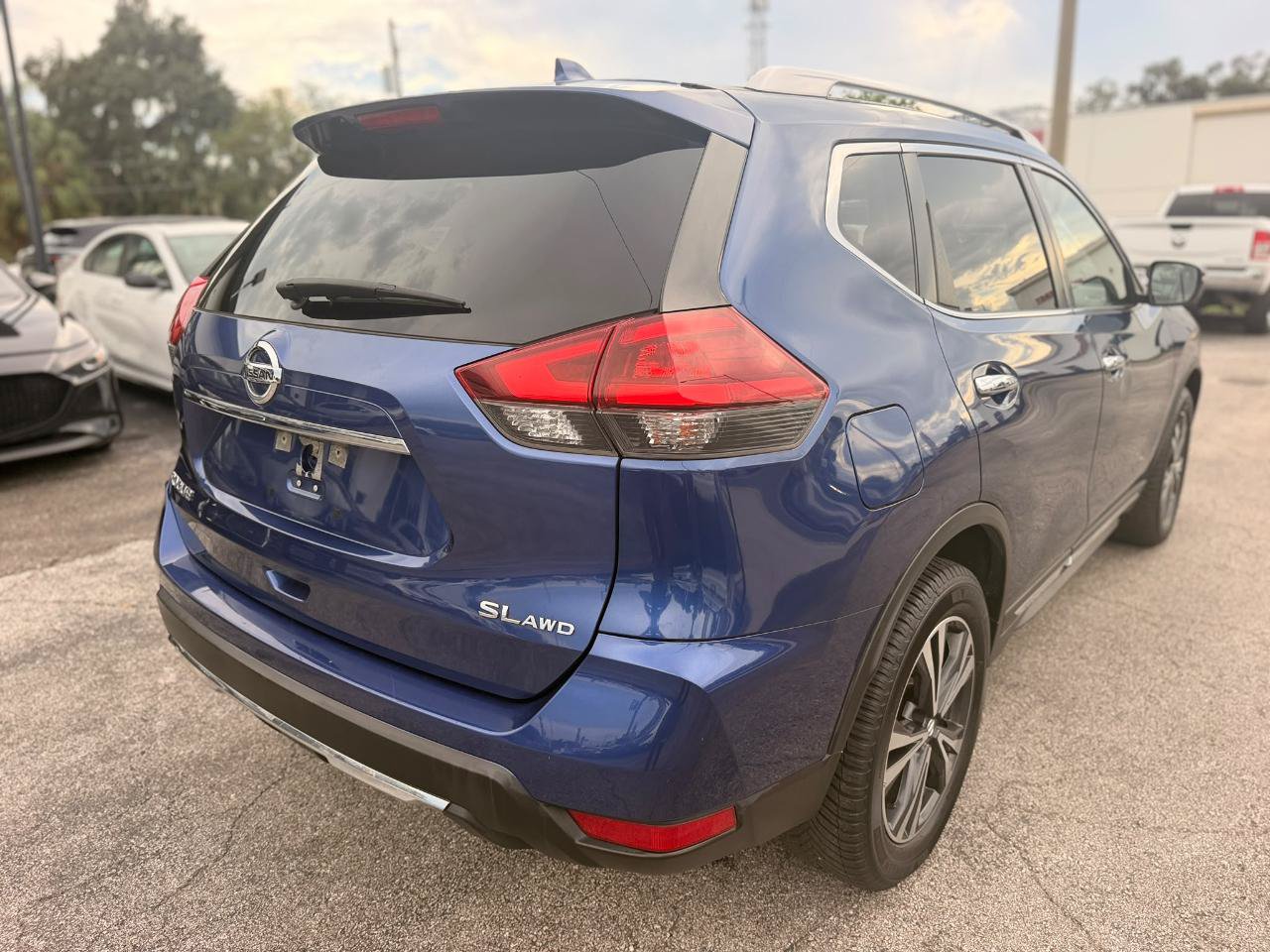 Used 2018 Nissan Rogue SL AWD/4WD image 7