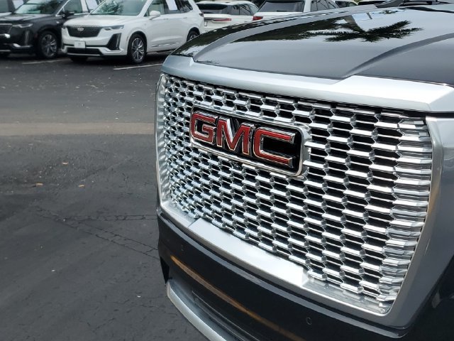Used 2023 GMC Yukon Denali w/ Denali Reserve Package AWD/4WD image 9