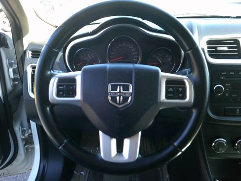 Used 2011 Dodge Avenger Mainstreet FWD image 17