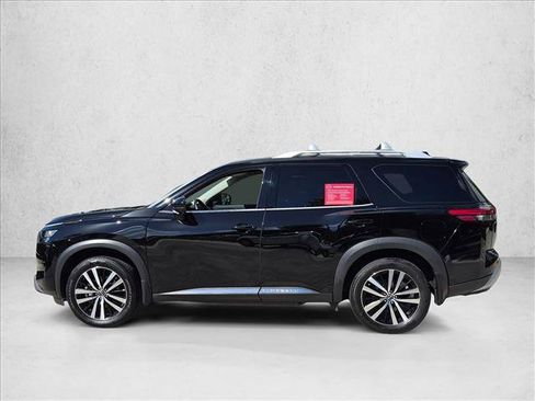 Certified 2025 Nissan Pathfinder Platinum FWD image 9