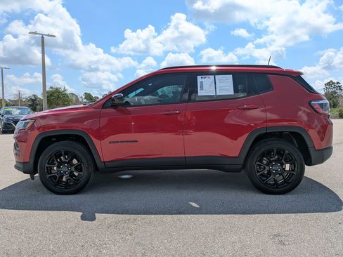 Used 2025 Jeep Compass Latitude w/ Convenience Group AWD/4WD image 8