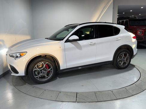 Used 2022 Alfa Romeo Stelvio Ti image 12