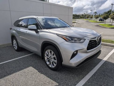 Certified 2025 Toyota Highlander Limited FWD image 1