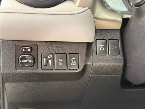 Used 2015 Toyota RAV4 Limited w/ Technology Package image 26