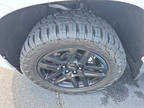 Used 2023 Chevrolet Silverado 1500 Custom AWD/4WD image 9