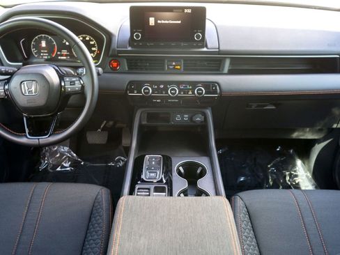 Used 2025 Honda Pilot Sport image 22