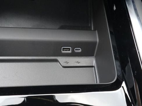 New 2025 Chevrolet Suburban Premier image 31