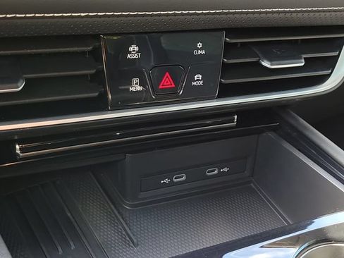 Used 2025 Volkswagen Atlas SE AWD/4WD image 17