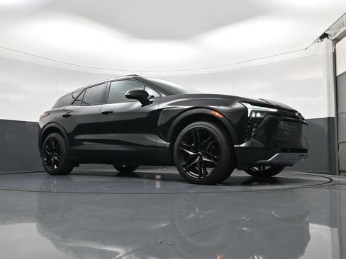 Used 2025 Chevrolet Blazer EV LT AWD/4WD image 17
