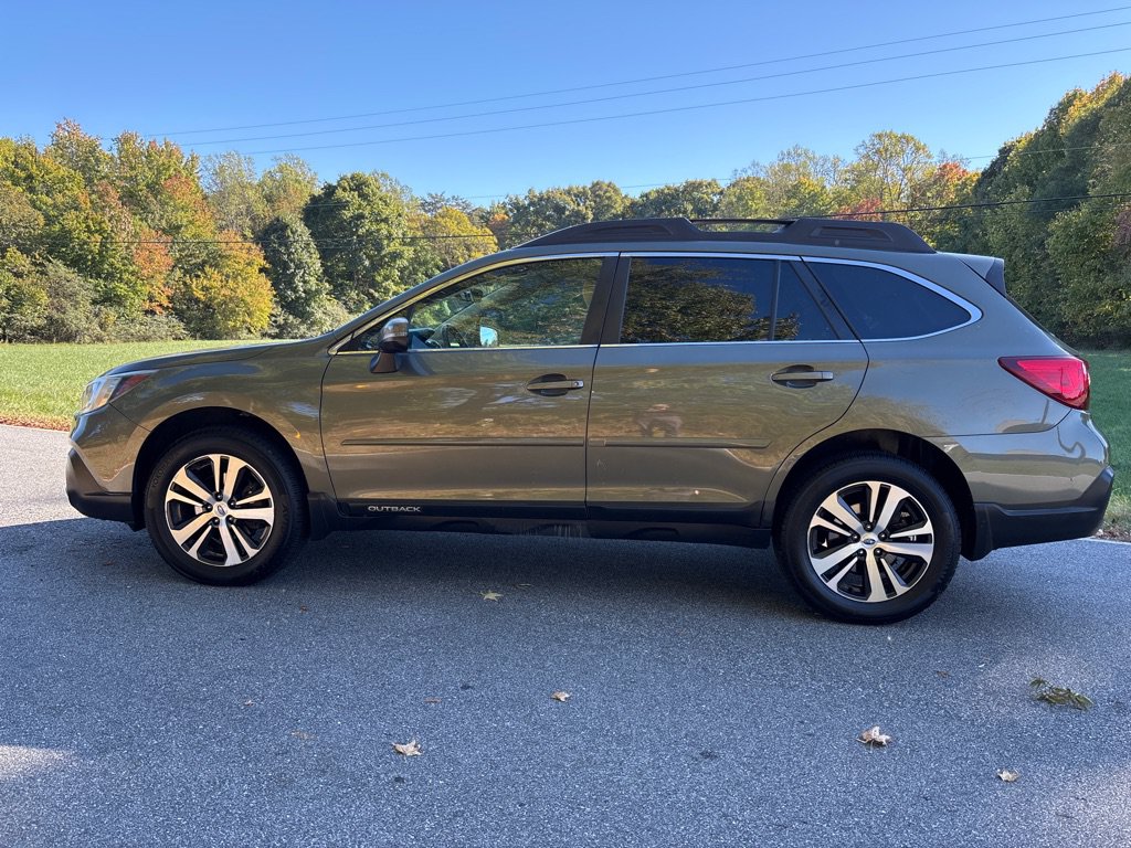 Used 2018 Subaru Outback 3.6R Limited AWD/4WD image 2