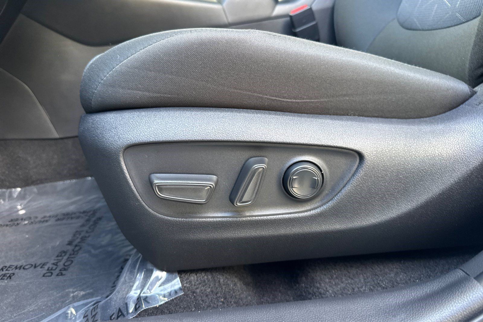 Used 2025 Toyota RAV4 XLE FWD image 15