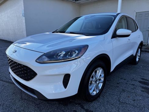 Used 2021 Ford Escape SE image 3